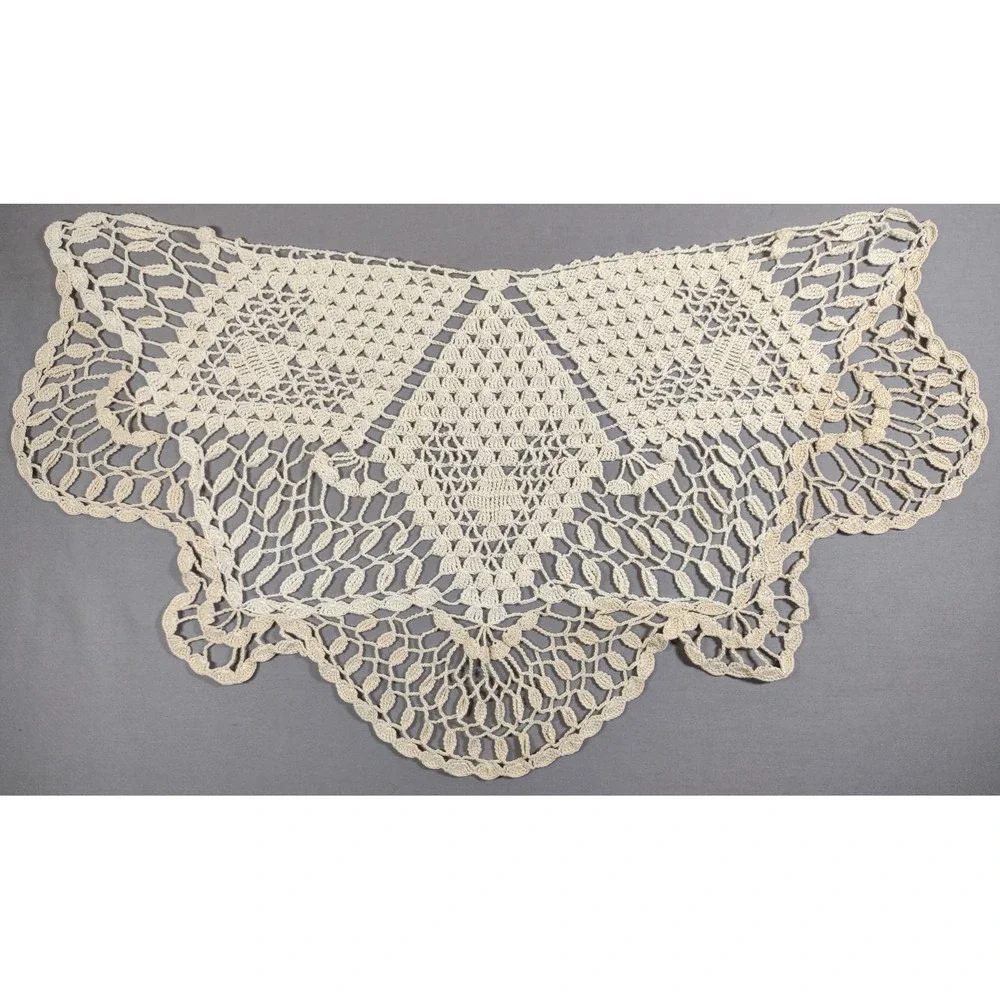 Vtg 2 Tone Beige Crochet Lace Fan Shaped Doily 9